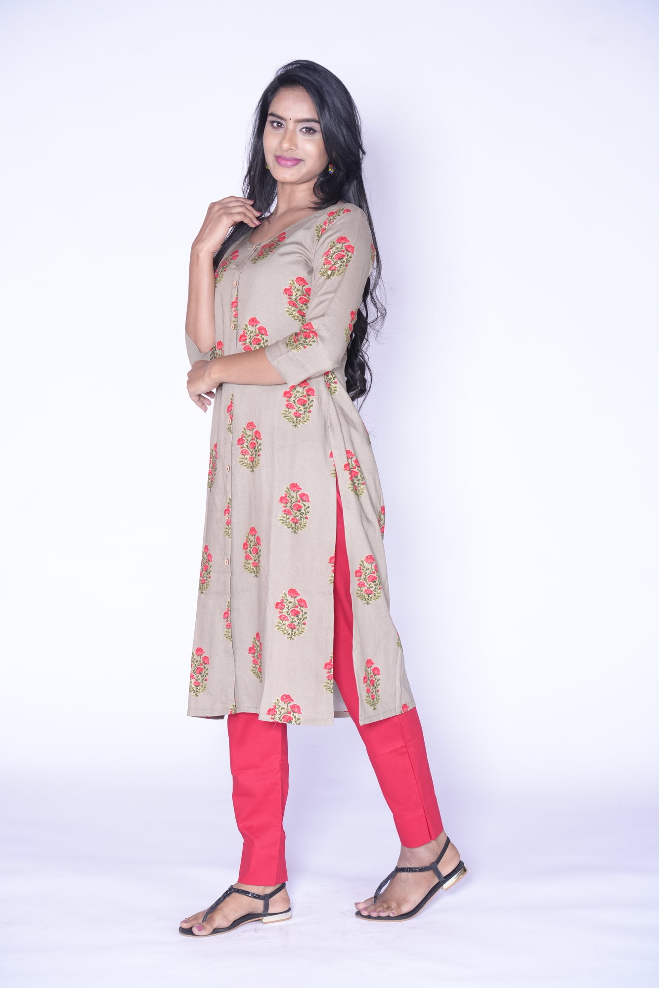 Red Rose Flower Bouquet on Mud Rayon Kurti