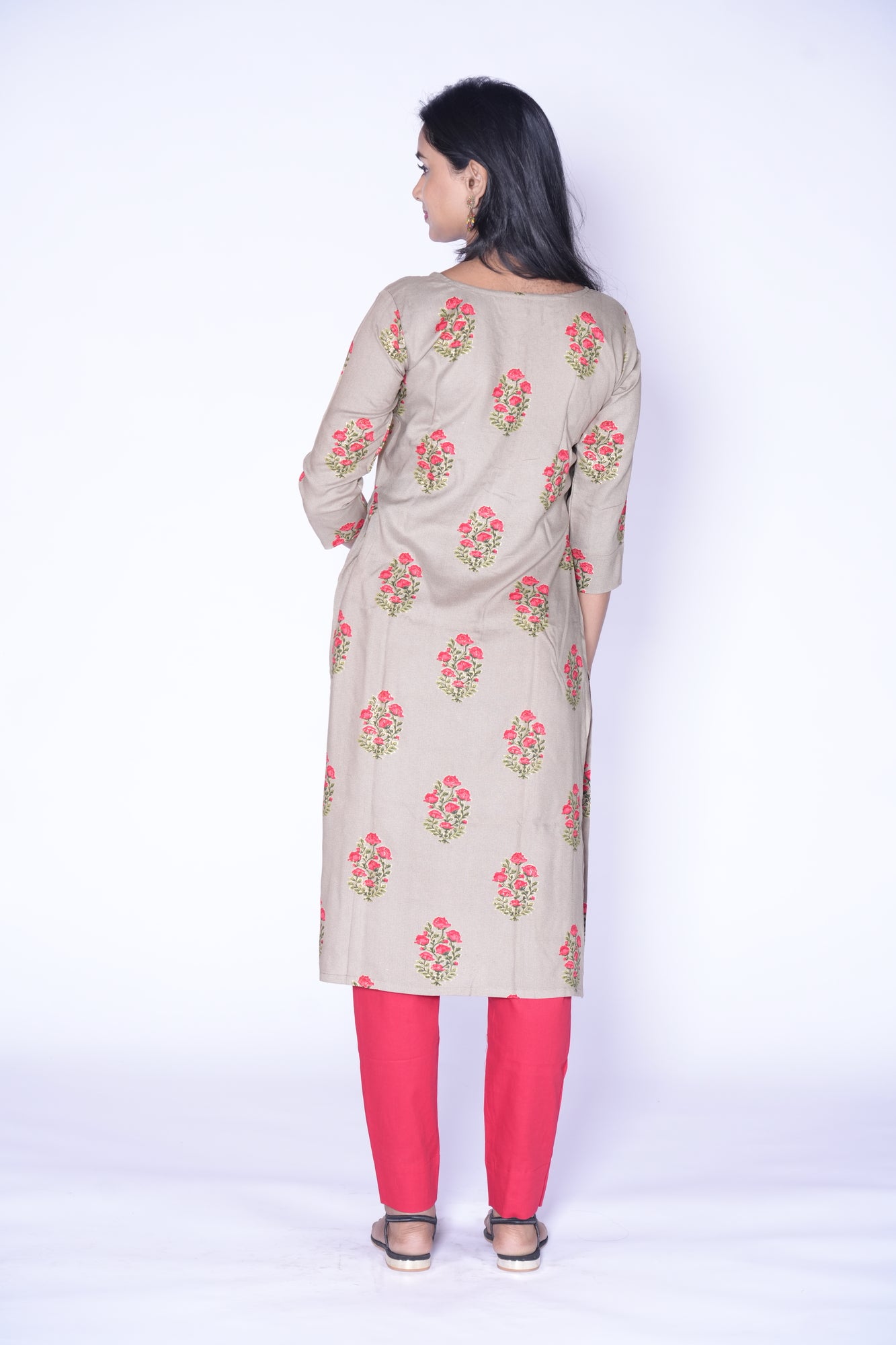 Red Rose Flower Bouquet on Mud Rayon Kurti